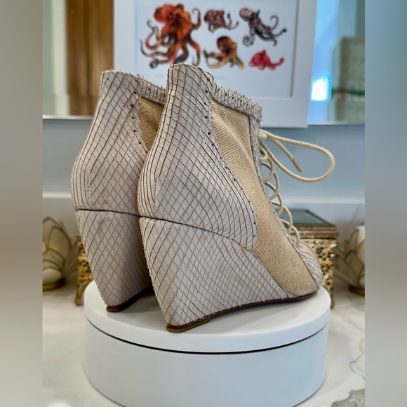 Elizabeth and James - Leather/Linen Open Front Lace-Up Wedge Heel - EUC 6 1/2 - Picture 5 of 15